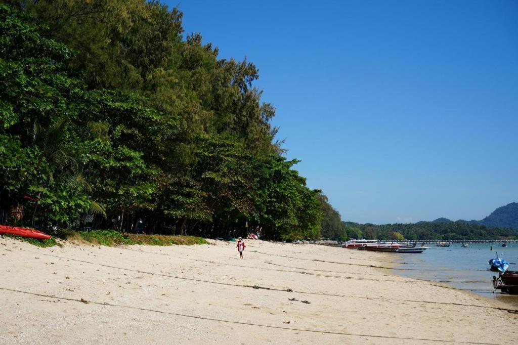 Oyo 450 Rawai Studios Resort Luaran gambar